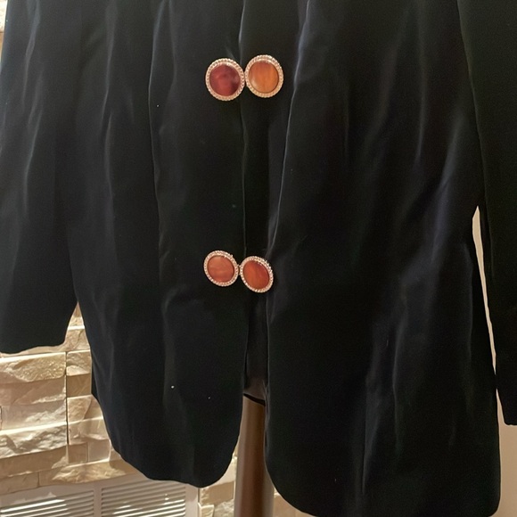 Donna Enrica Jacket with Ornate buttons - Picture 5 of 10